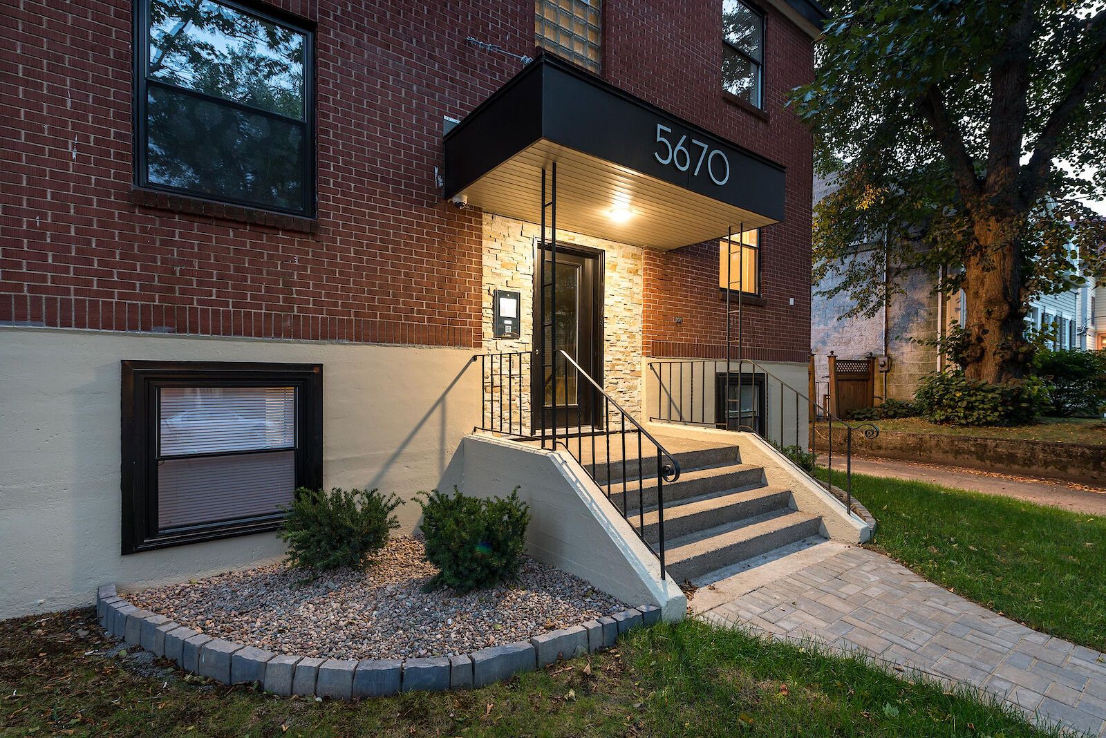 Located in South End Halifax, 5670 Inglis Street is just minutes away from the heart of the city and Saint Mary’s Univ