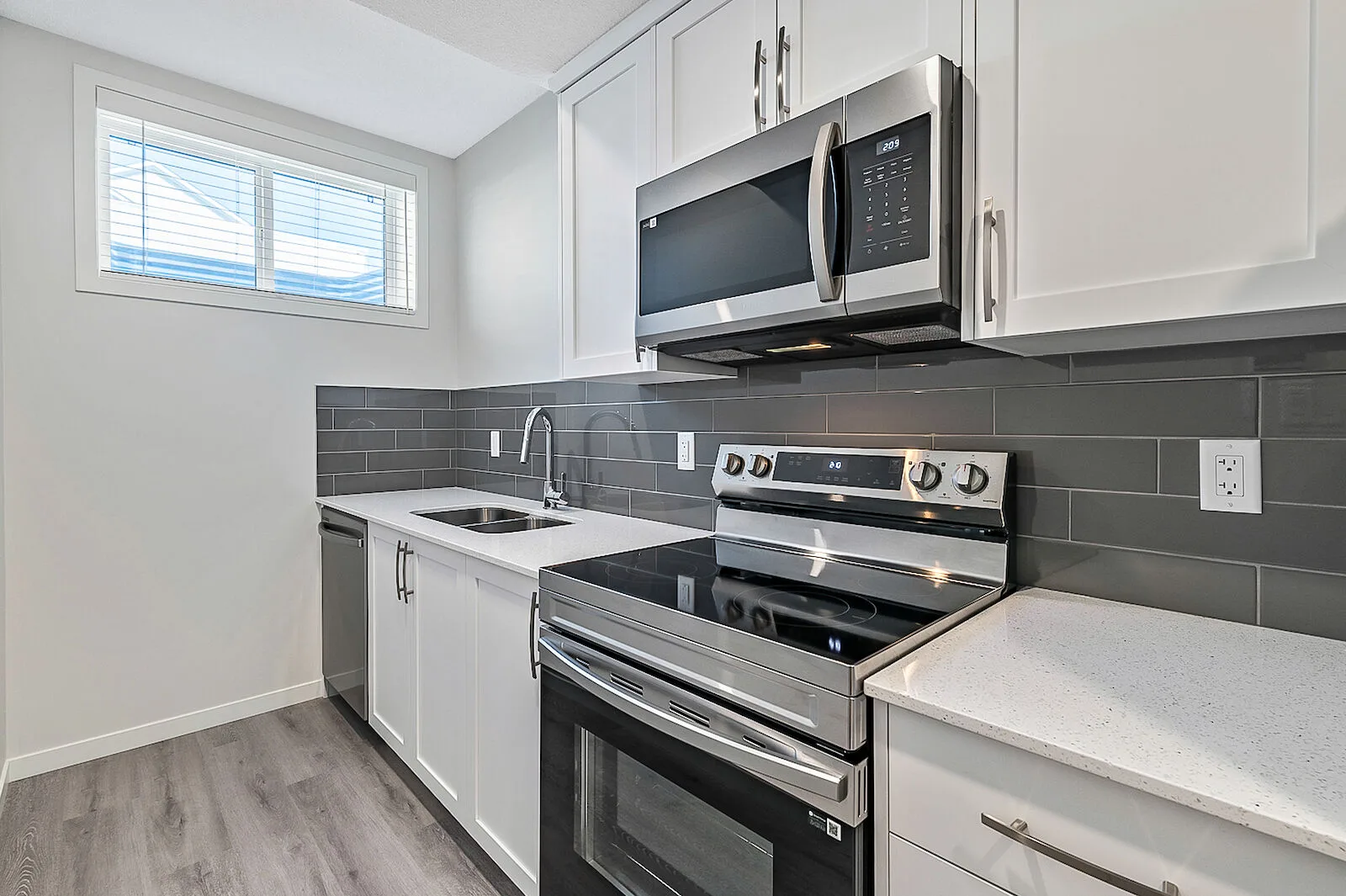 LIKE NEW- 1 BEDROOM BASEMENT SUITE