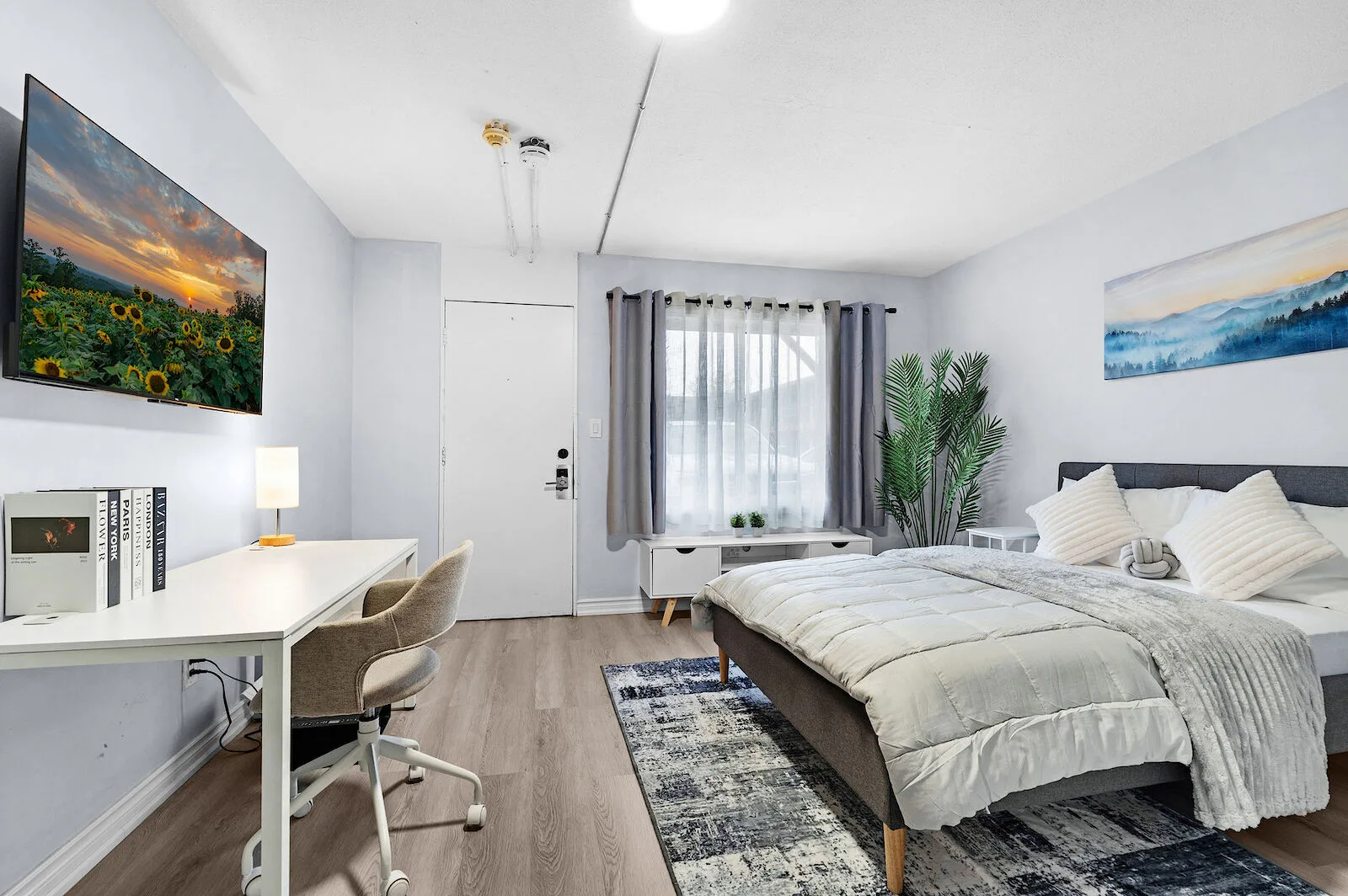Newly Renovated Bachelor Suites in the Heart of Niagara Falls!
