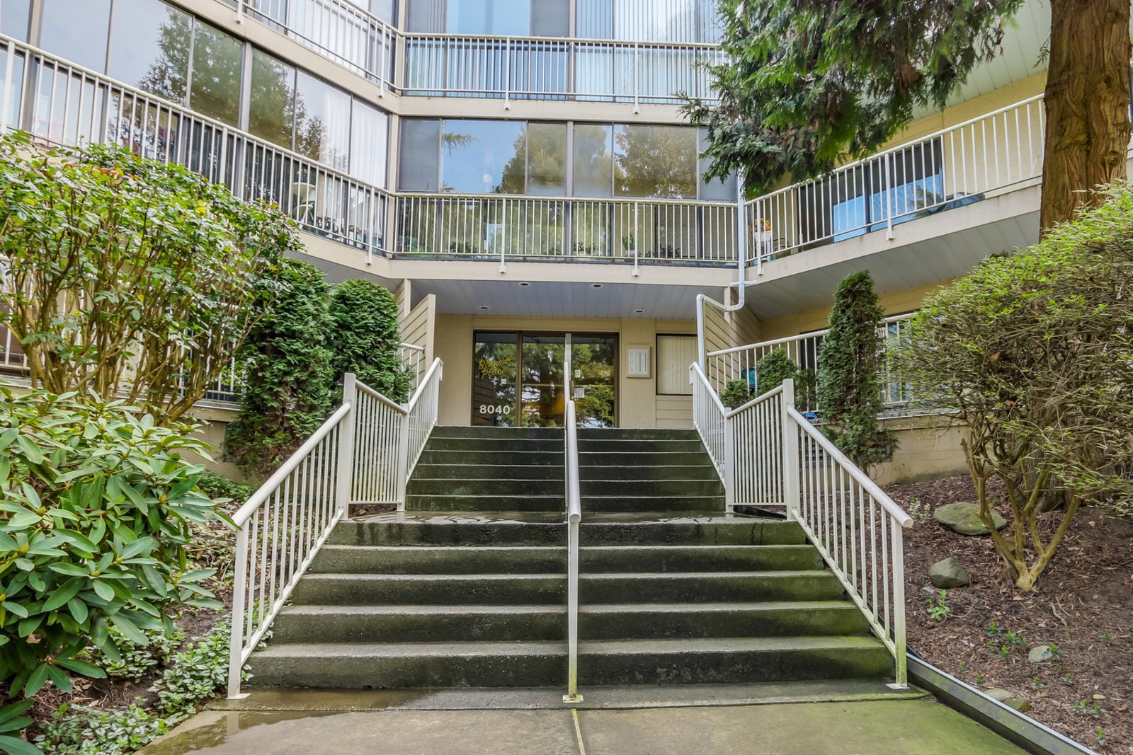 8040 Blundell Road, Richmond, BC - Condo for rent