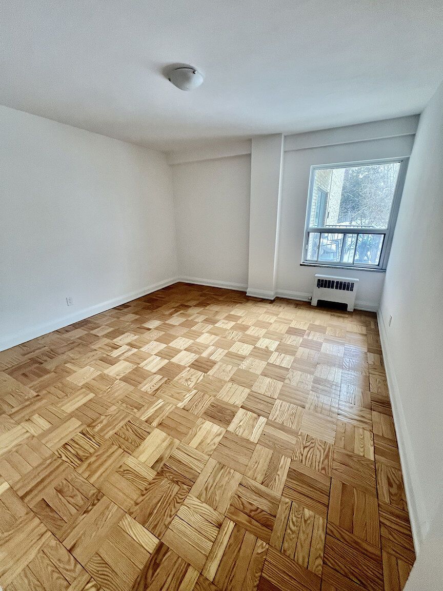 Located in charming Forest Hill, close to shops, banks, and eateries. While being centrally located, Valleyview is surro