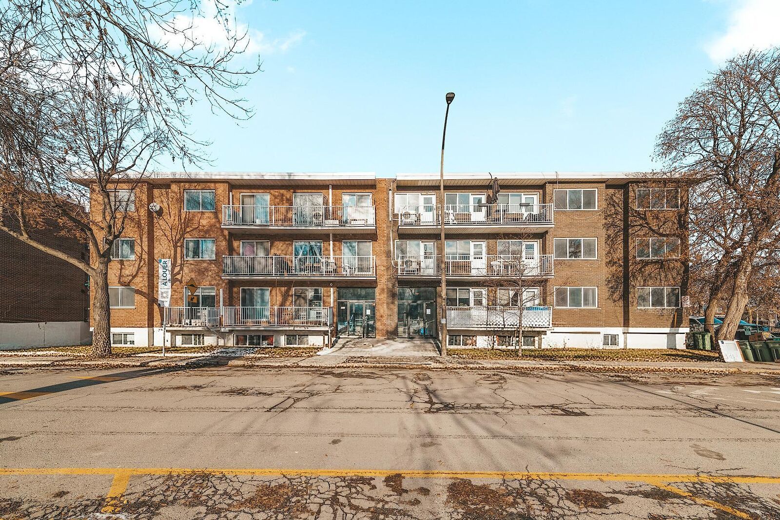 Domain Pelican by Upliv