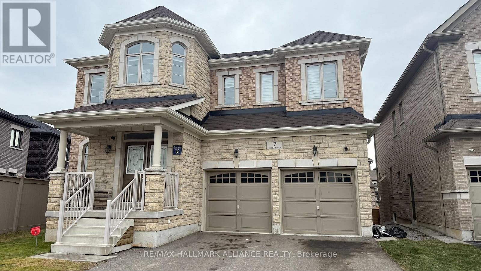 House in Hamilton (Waterdown)