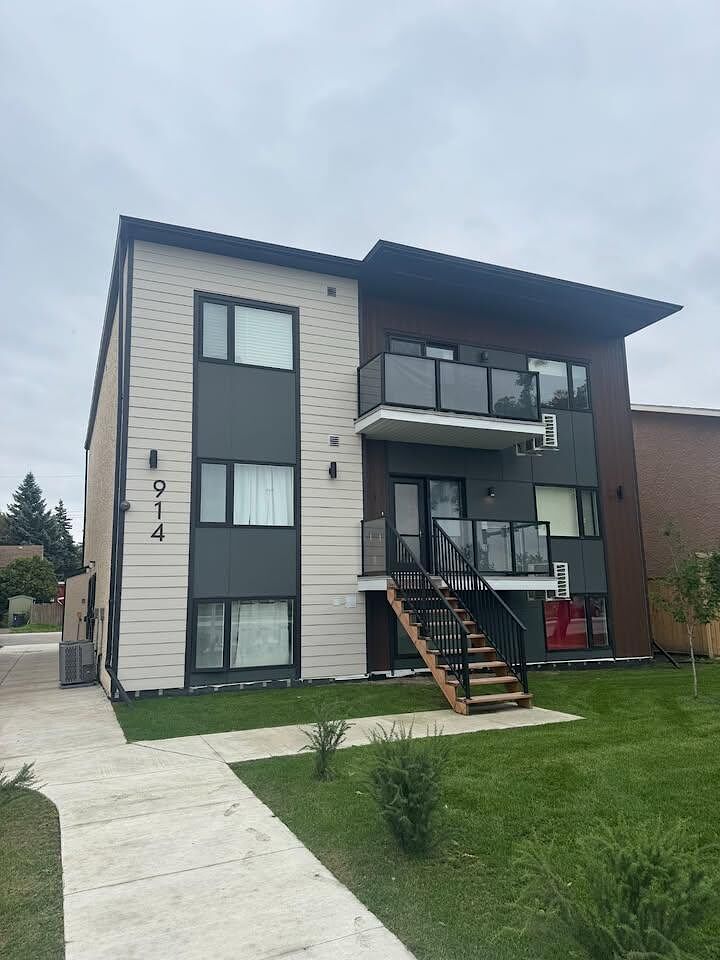 Brand-New 3 Bedroom Apartment! IMMEDIATE POSSESSION!