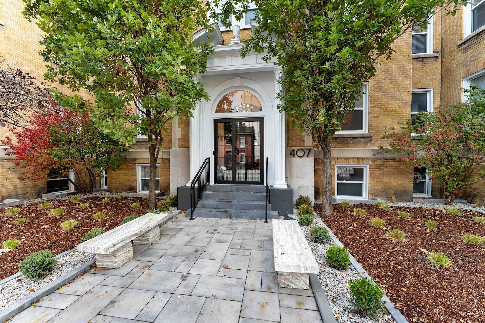 Elgin Apartments at 407 Elgin Street offers comfortable downtown living in one of Ottawaâs most vibrant neighbourho