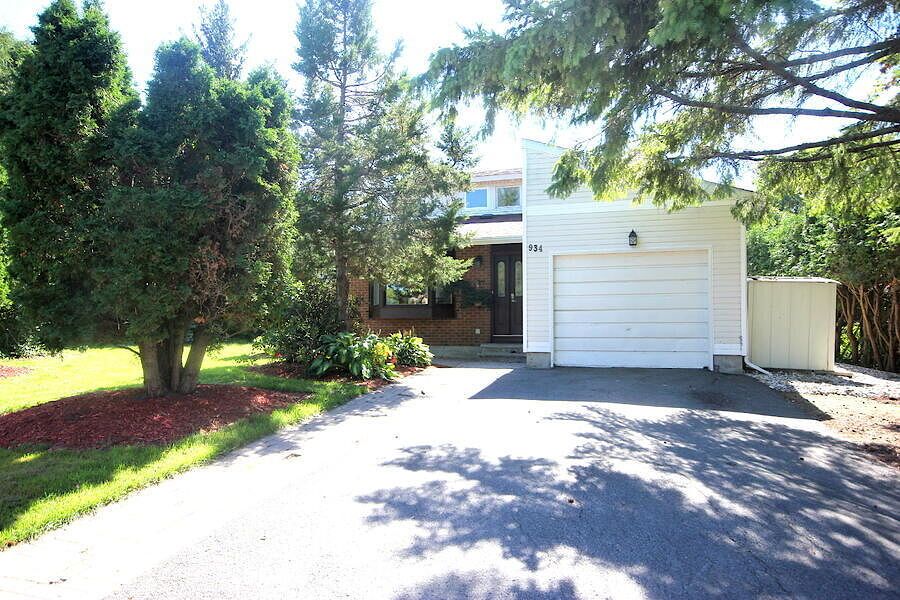 934 Beauclaire Drive