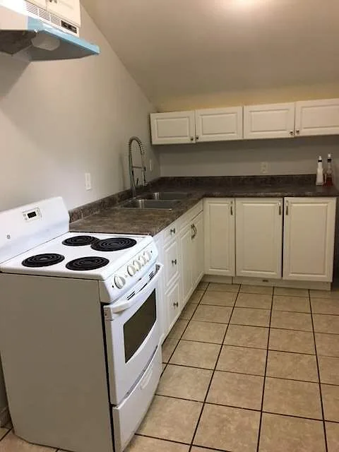 2 Bedroom Unit in Victorian Home