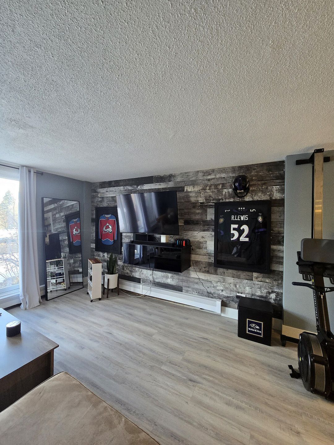 1 Bed Main Floor Unit in Lower Mount Royal. Close Walk to 17th Ave