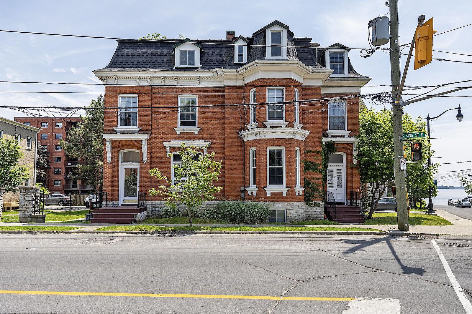 125 King Street East