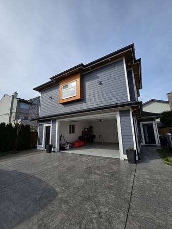 2 Bedroom Coach House Available for Rent in Ladner!