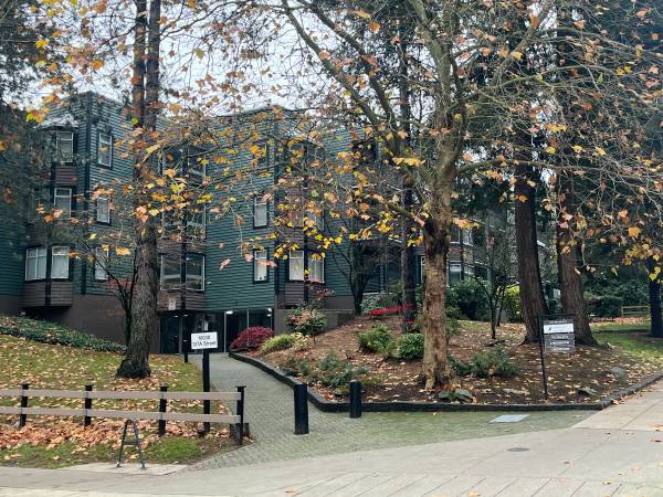 Surrey Center–Large 1 BDR-$500 Move-in Bonus-Avail Now!(10030 137A St)