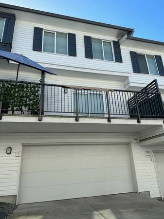 Beautiful 4 BR Family Townhouse @ Kings Landing