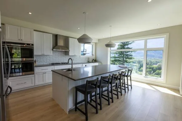 Horizon Drive - 4 Bedroom house with stunning views (long term)