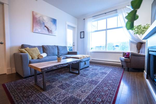 Top Floor 1 Bed + Den Condo for Rent | Available July 1