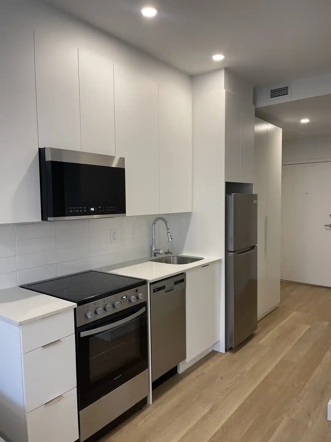 1230 Rue Bishop, Montréal, QC - Studio for rent
