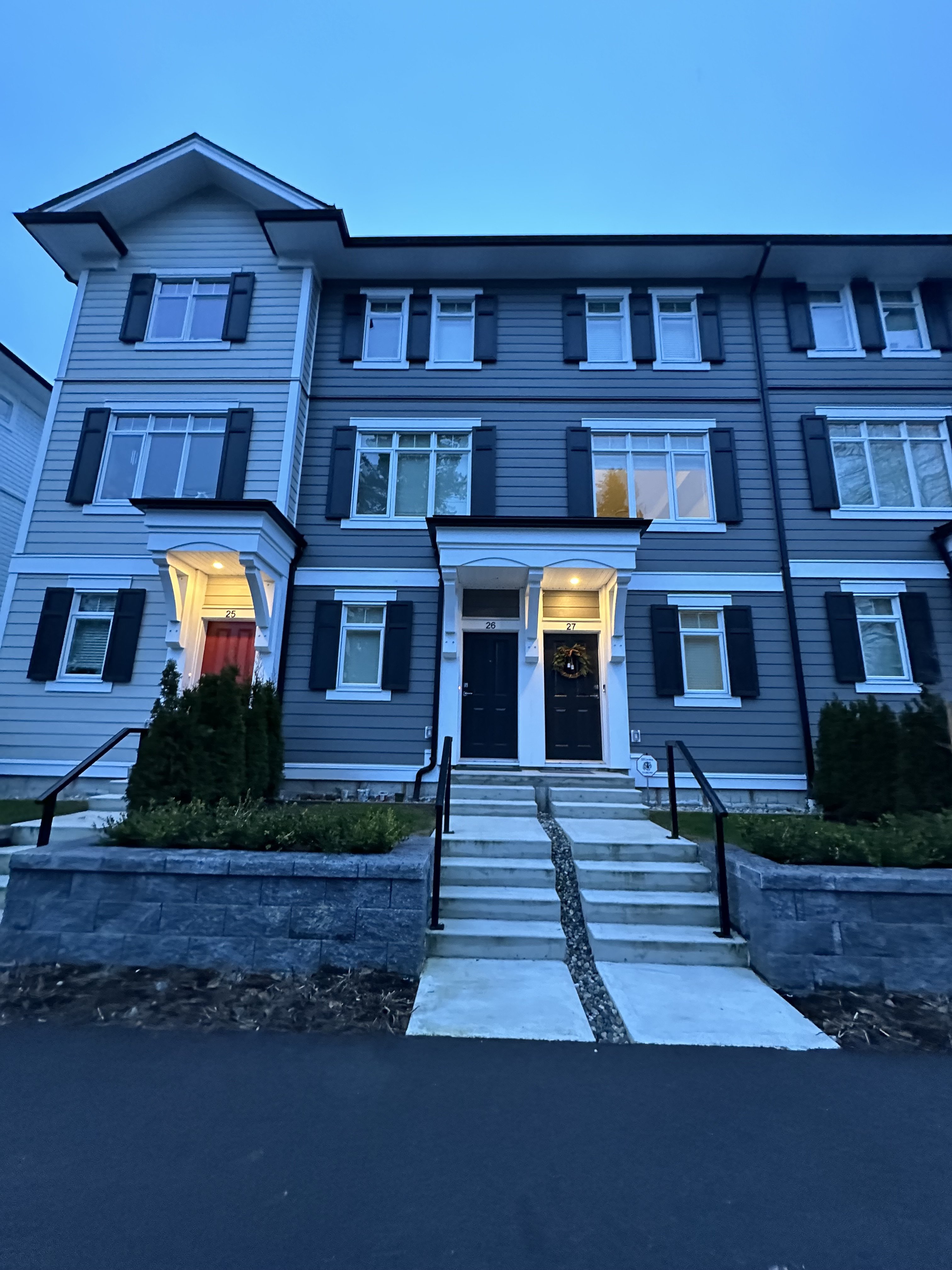 2070 Oak Meadows Drive, Surrey, BC - Town House for rent