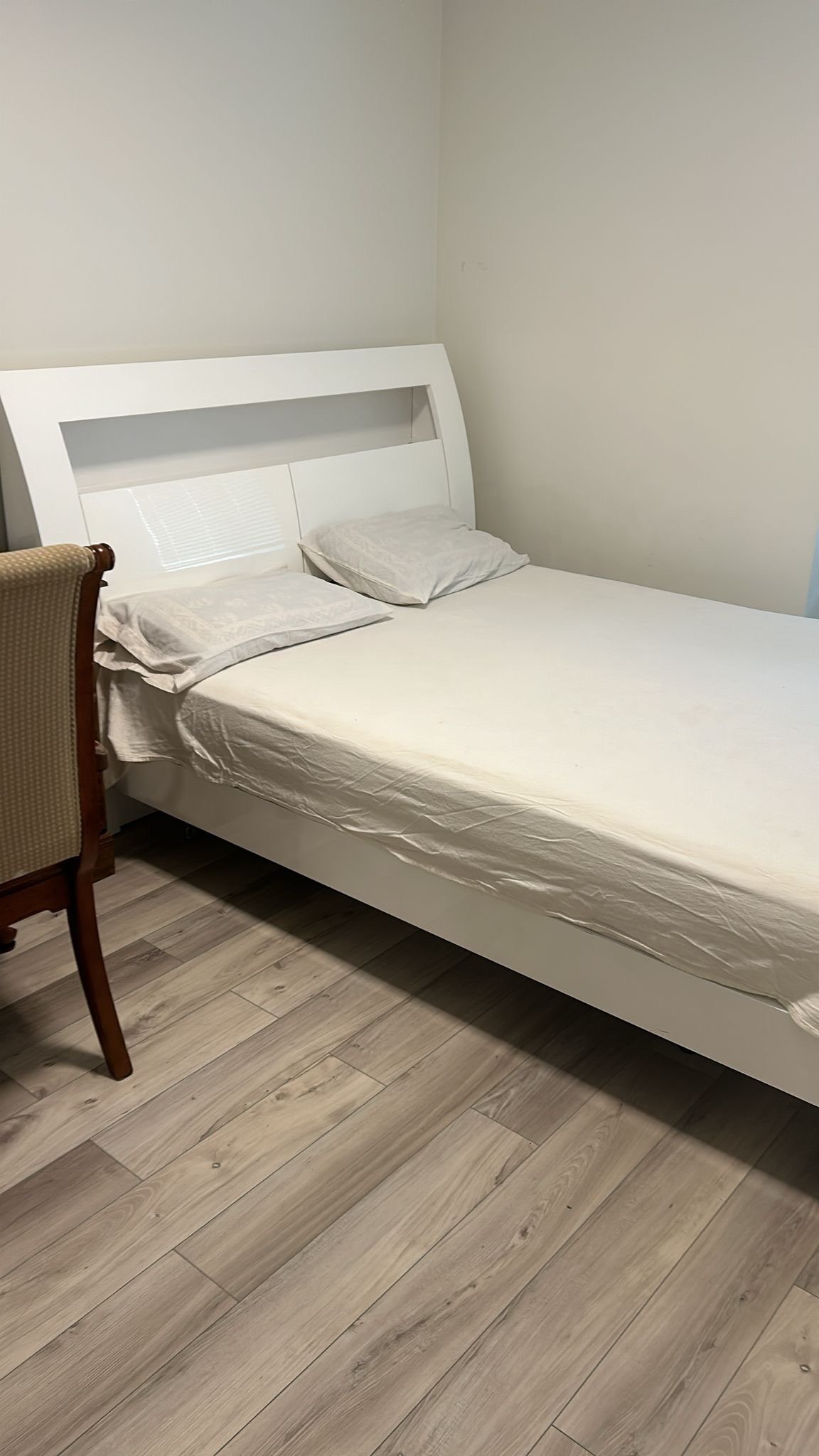 Fraser Highway, Surrey, BC - Room for rent