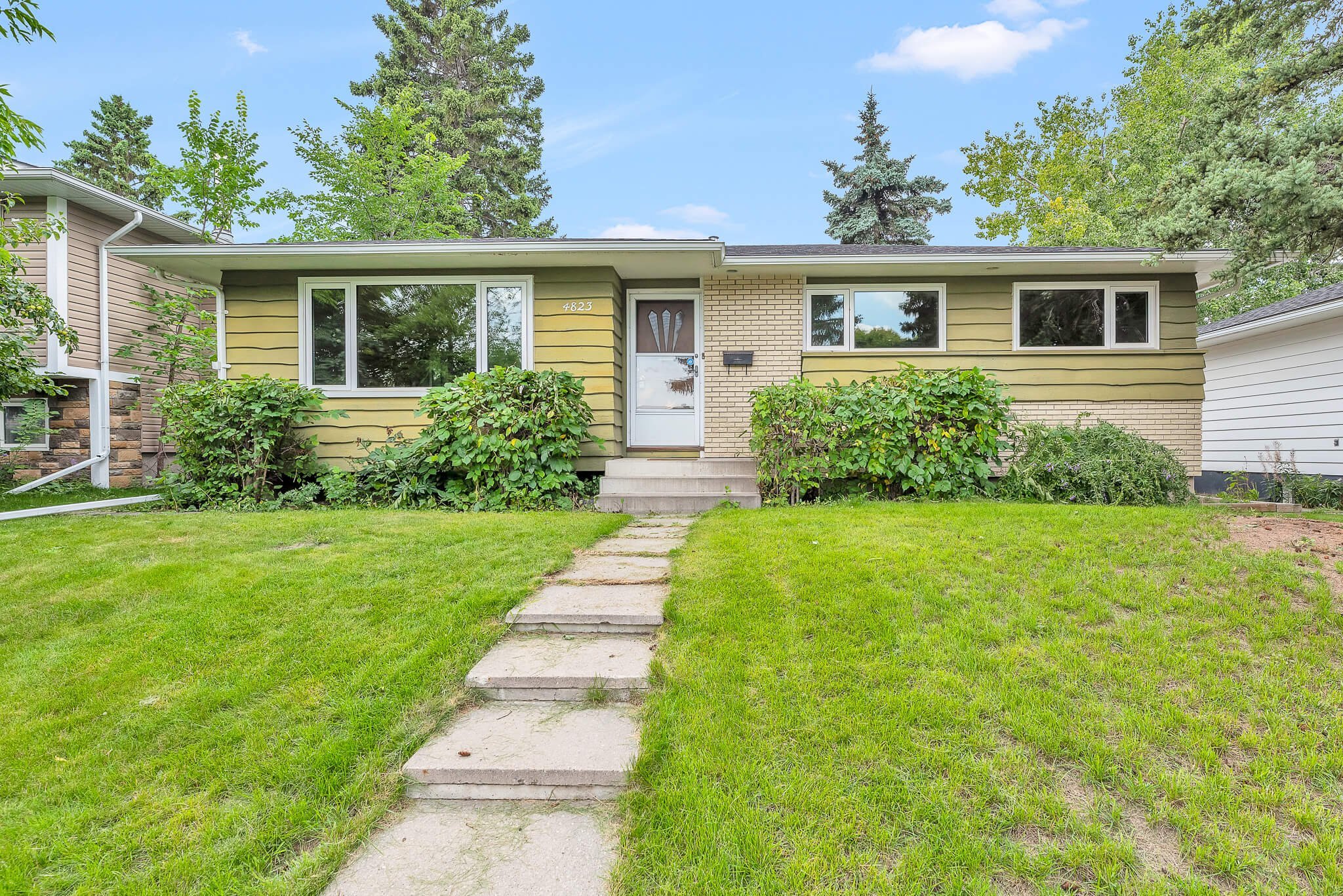 4823 48 Street Northwest, Calgary, AB - House for rent