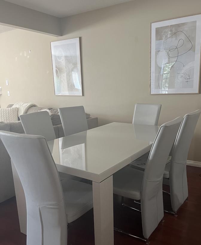 Richmond, Calgary, AB - Room for rent