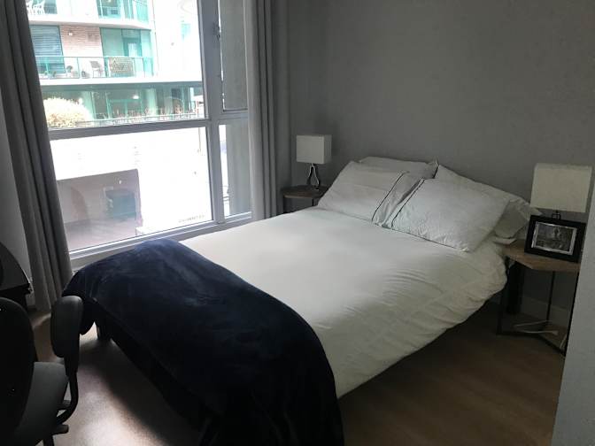 Eau Claire, Calgary, AB - Room for rent