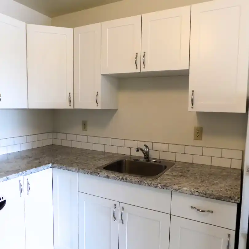 Lakeside Chateau Apartments