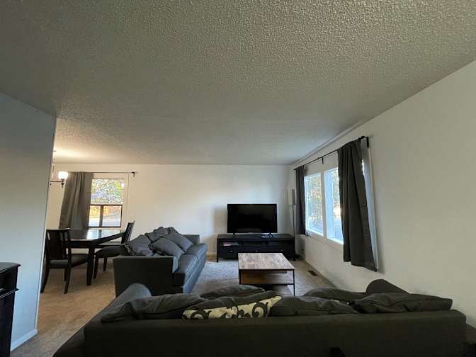 Southeast Calgary, Calgary, AB - Room for rent