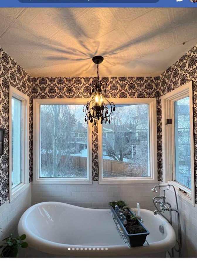 North West, Calgary, AB - Room for rent