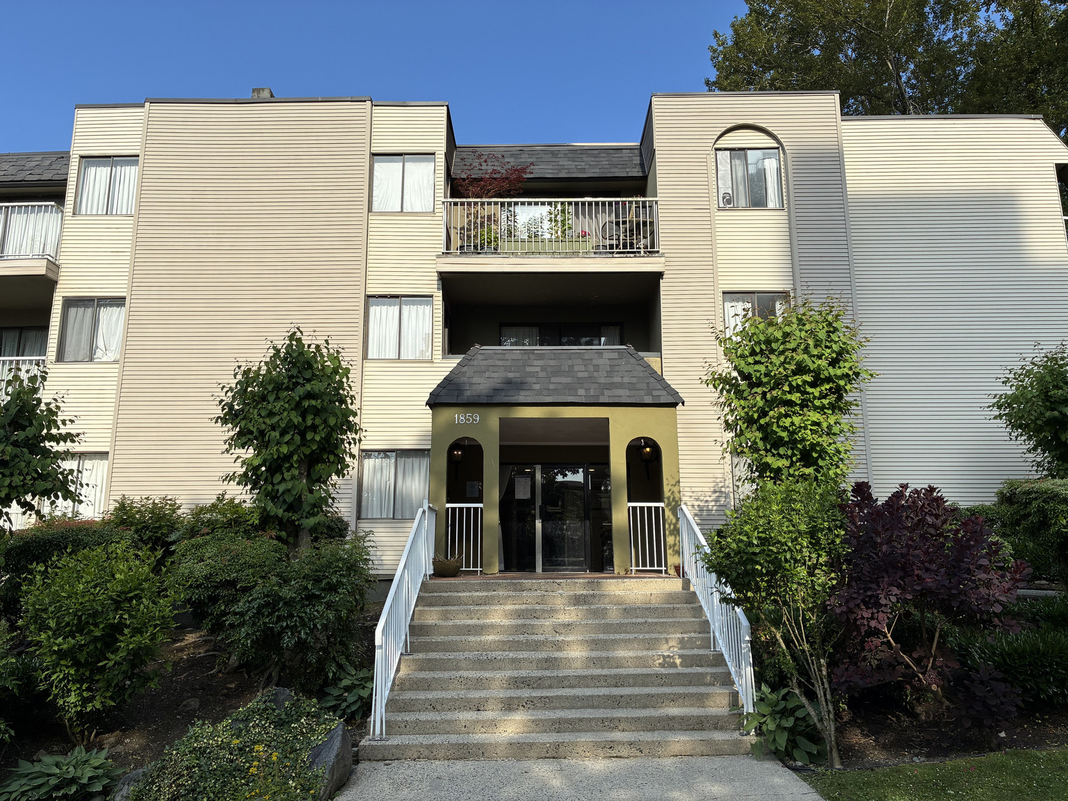 Woodway Apartments - Move in Today!