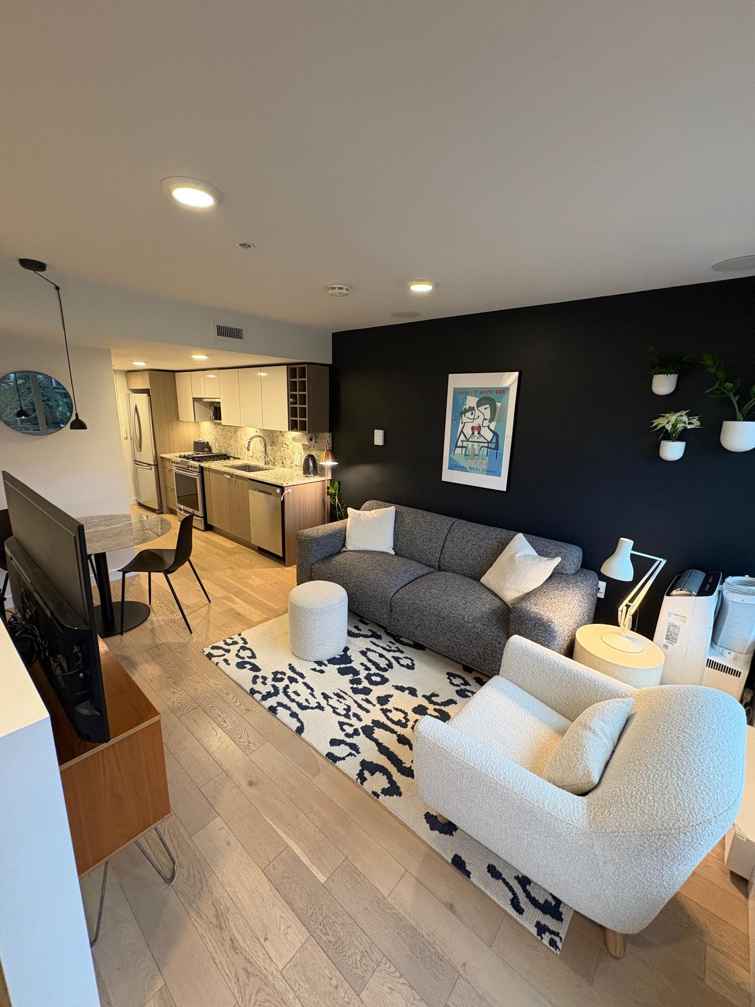 Vancouver Furnished Townhouse for Rent - Sleek 2 Bedroom with Air Conditioning and Private Entrance