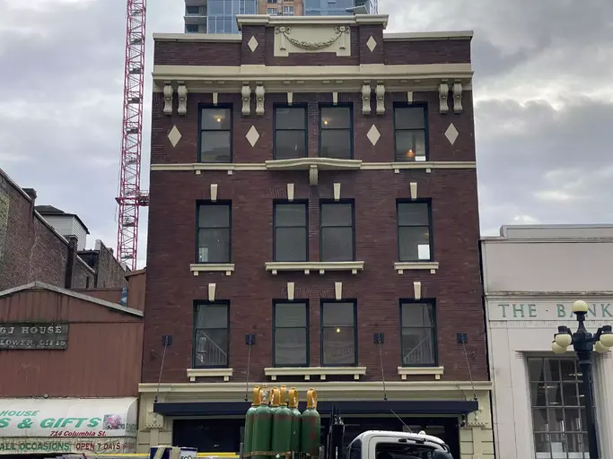 (DPMonline.ca) Historic Restoration! One Bed Available at Occidental
