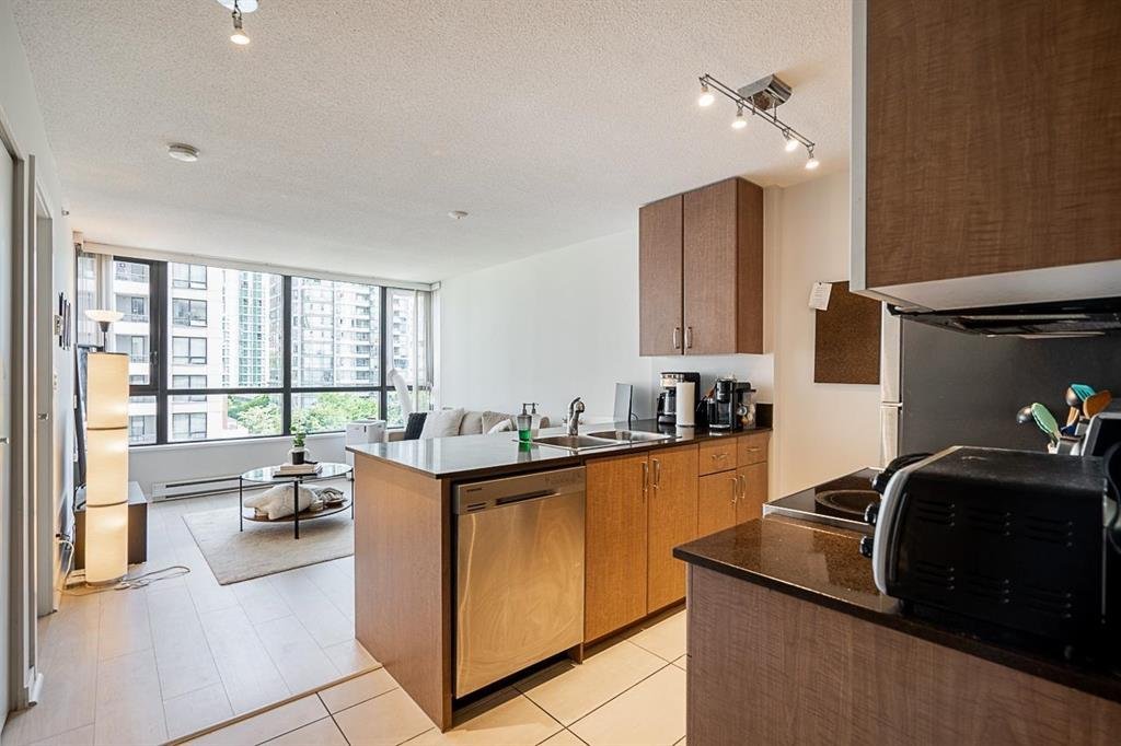 977 Mainland Street, Vancouver, BC - Condo for rent