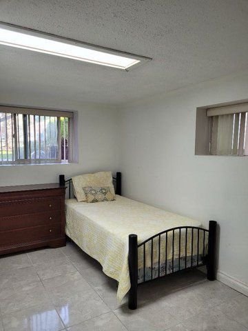 Price Street, Vancouver, BC - Room for rent