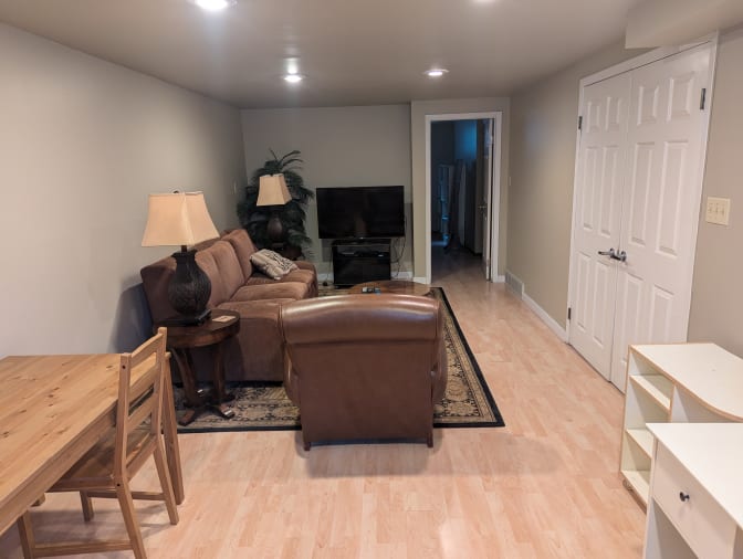 Bel-Aire, Calgary, AB - Room for rent