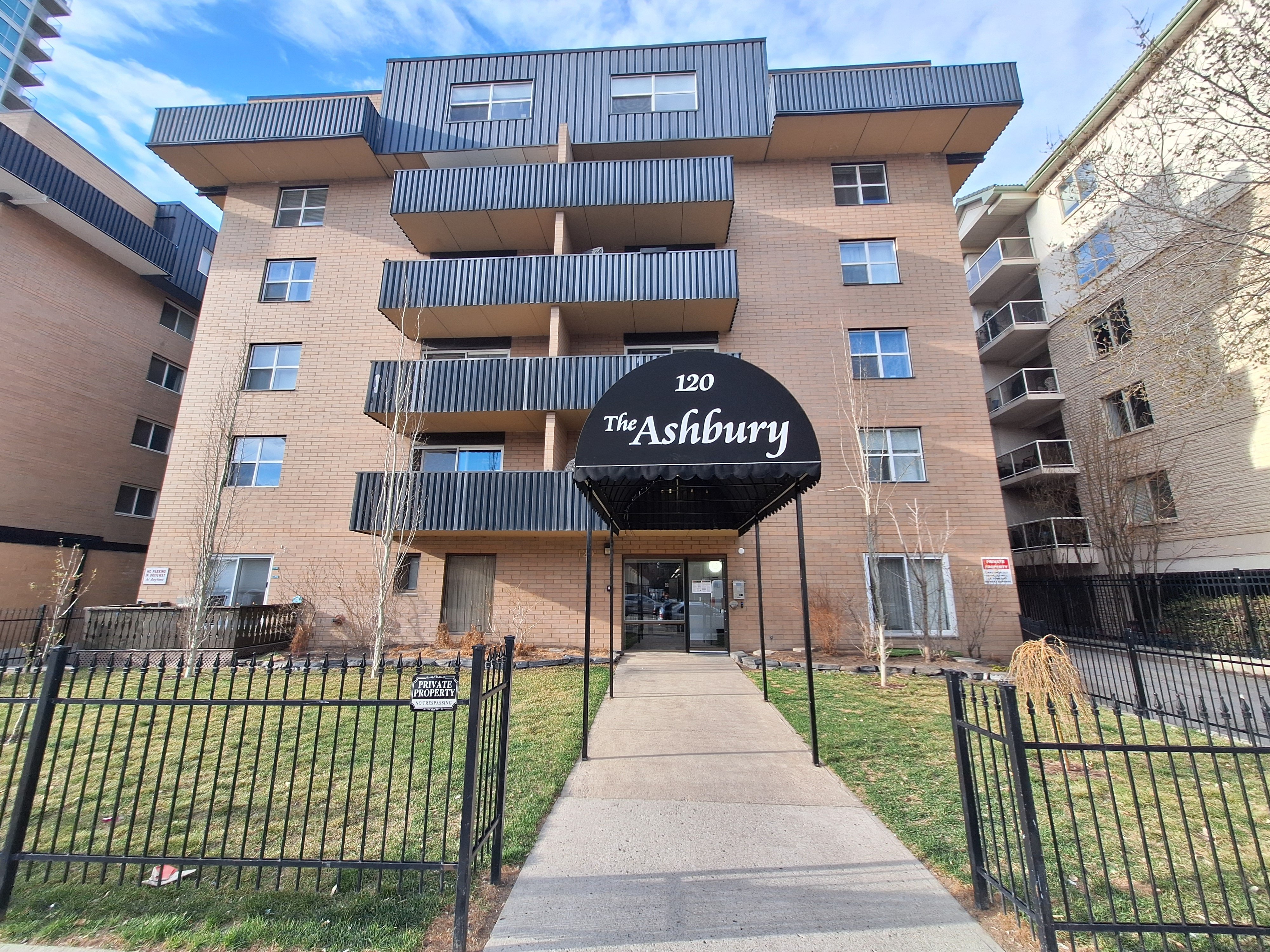 120 15 Avenue Southwest, Calgary, AB - Room for rent