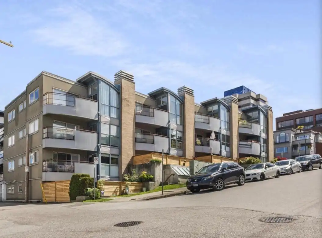 Fairview Slopes Vancouver Furnished Townhouse Rental at the Alder Court - Cozy 2 Bedroom, 2 Bath Townhouse with a Private Front Patio