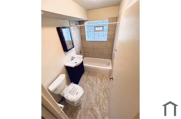8149 S Exchange Ave Chicago, IL 60617, Chicago, Illinois