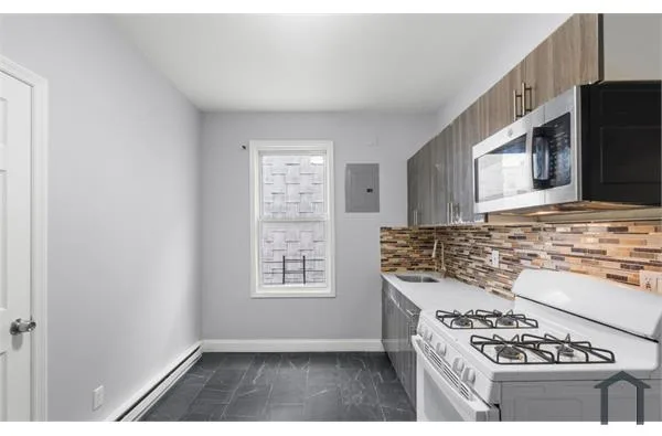 32 Van Cortlandt Pk Ave Yonkers, NY 10701, Yonkers, New York