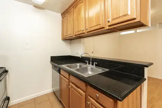 Mid-Wilshire Catalina