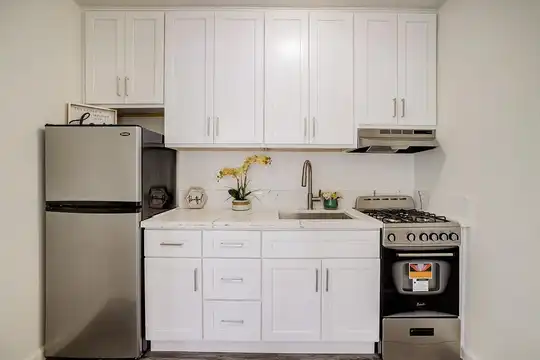 Beverly Blvd Apartments