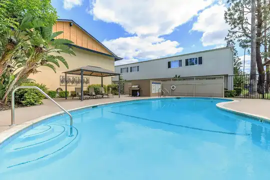 Villa Pacific Townhomes