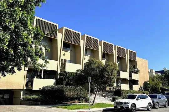 921 10th St.