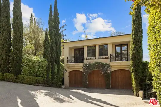 587 Entrada Dr