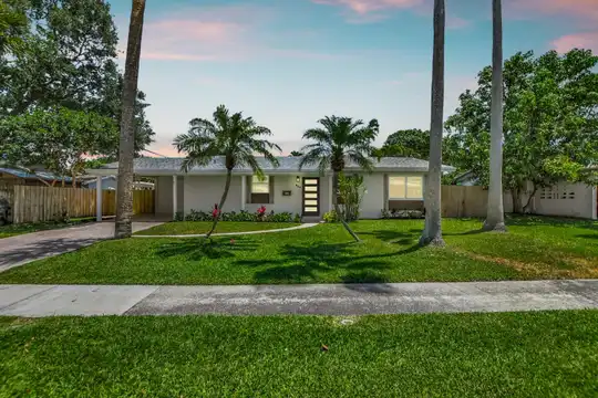 832 SW 10th Ave