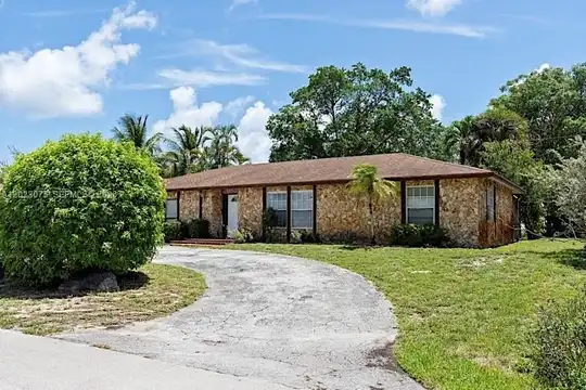 3910 NW 4th Ct #3910