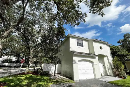 9832 NW 9th Ct
