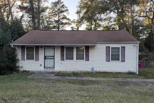 1207 Edna Pl