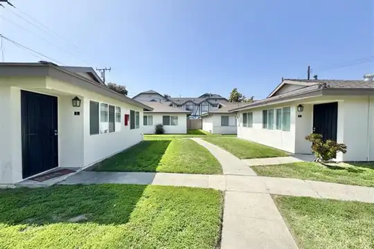 13931 Illinois St unit 13931 B