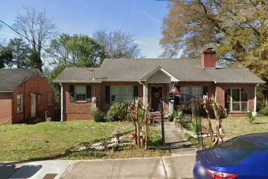 870 Laurel Ave