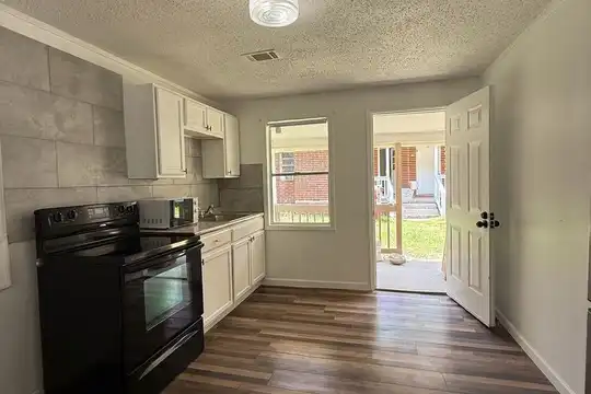806 Armory Dr unit B