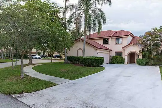9561 NW 18th Ct